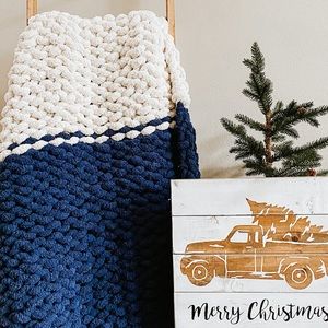 Ivory and Navy Blue go perfect together!🤍💙